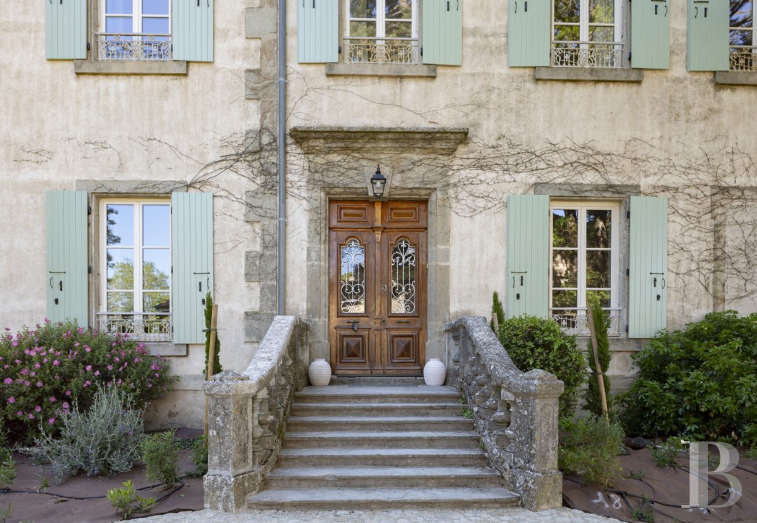 En Ardèche, à Vernoux-en-Vivarais, une maison du 19e siècle et son jardin dominant les reliefs - photo  n°4